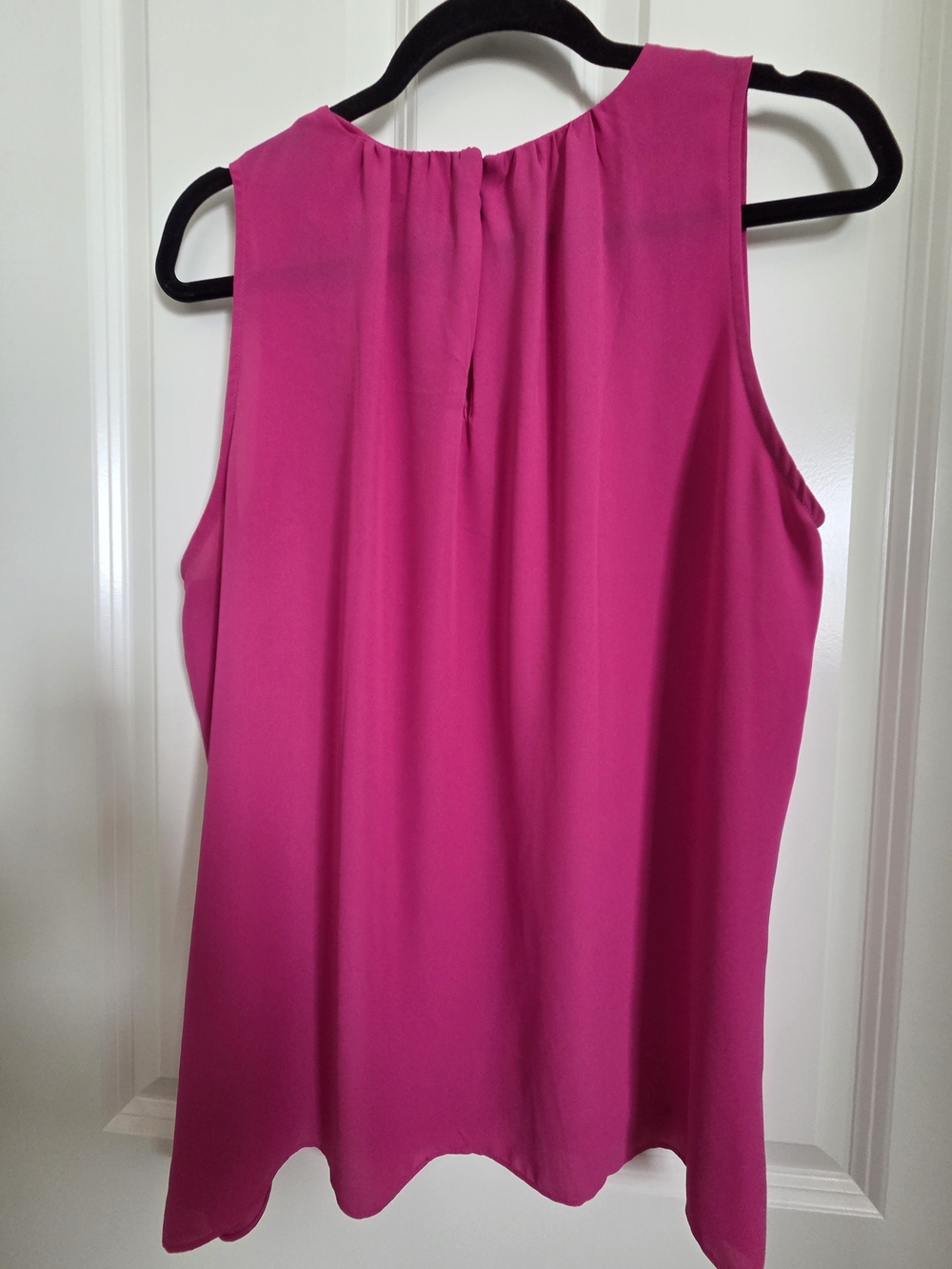 Violet + Claire Split-neck Keyhole Sleeveless Blouse - Fuchsia Pink - Picture 2 of 6